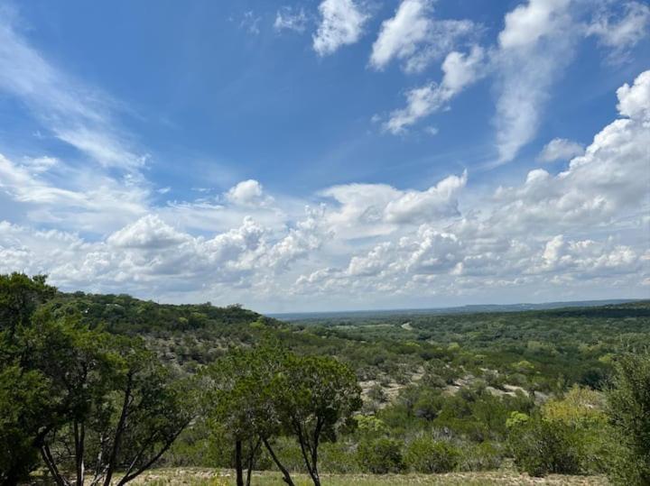 Entire 2Br 2Ba Hilltop View Home Sleeps 7 Pets 4 Acres Jacuzzi Central Ac Kingbeds Free Wifi-Parking Kitchen Washerdryer Starry Terrace Two Sunset Dining Patios Grill Stovetop Oven Fridge Onsitewoodedhiking Wildlife Coveredpatio4Pets & Birds Singing! Marble Falls Exterior foto