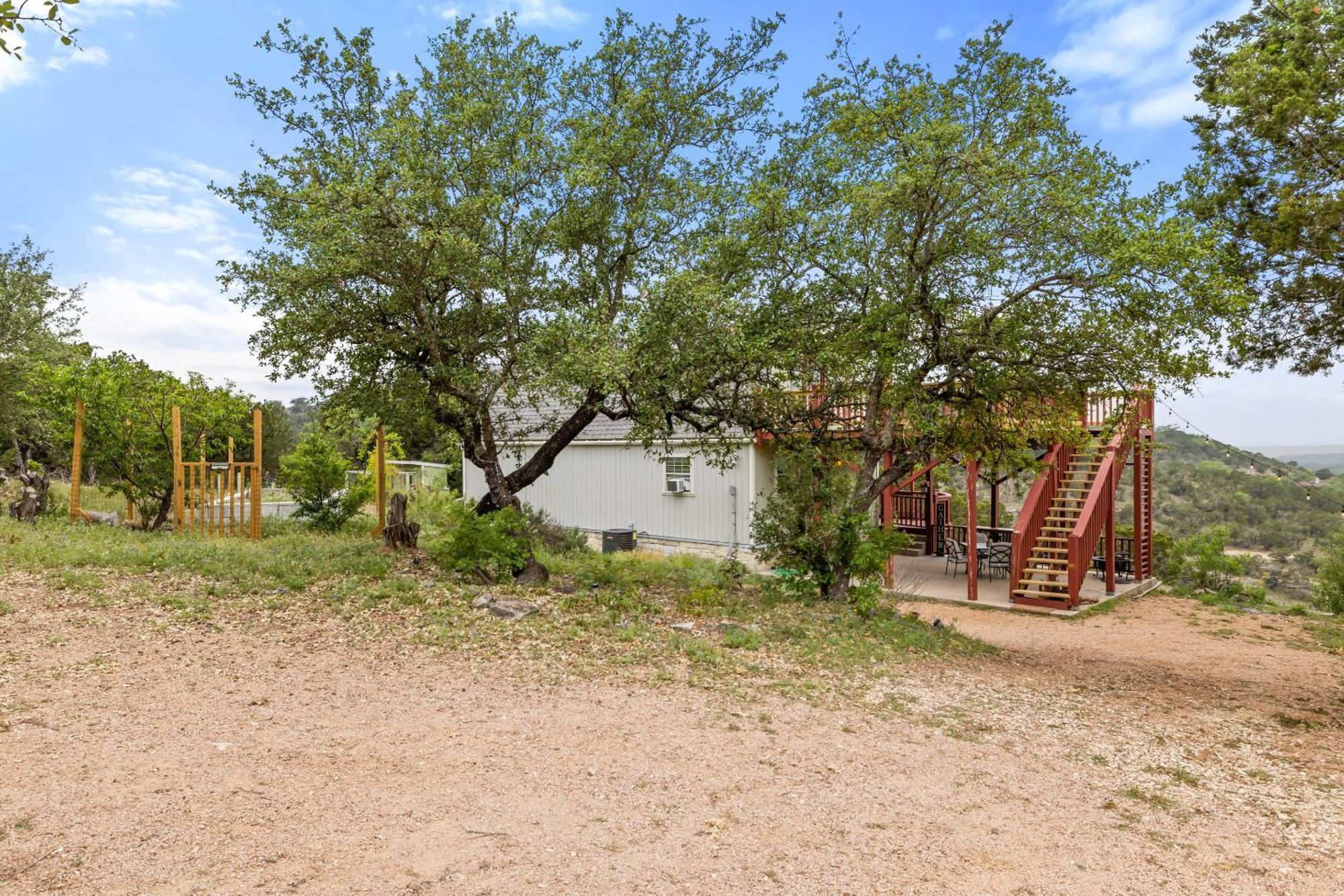 Entire 2Br 2Ba Hilltop View Home Sleeps 7 Pets 4 Acres Jacuzzi Central Ac Kingbeds Free Wifi-Parking Kitchen Washerdryer Starry Terrace Two Sunset Dining Patios Grill Stovetop Oven Fridge Onsitewoodedhiking Wildlife Coveredpatio4Pets & Birds Singing! Marble Falls Exterior foto