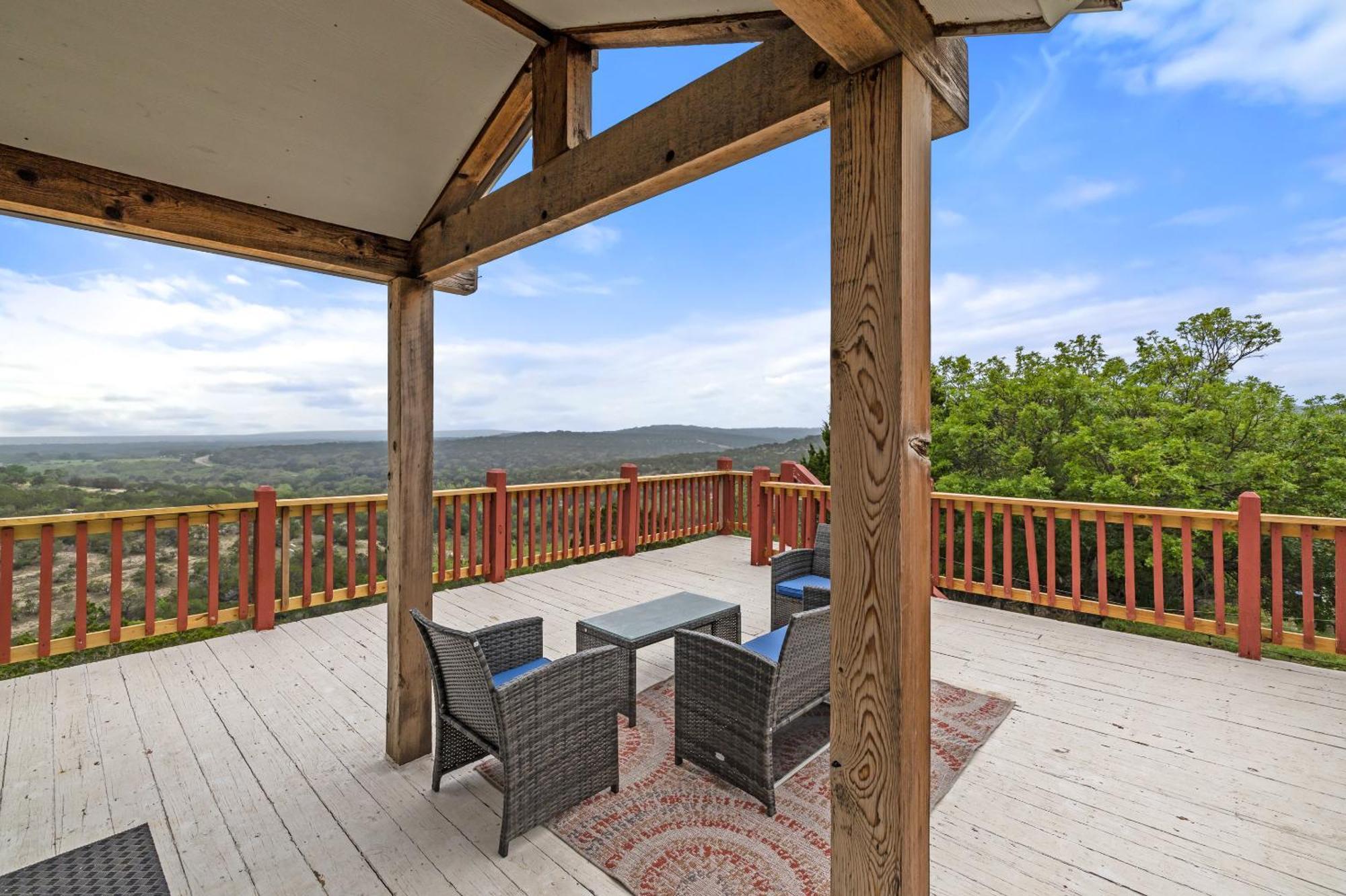 Entire 2Br 2Ba Hilltop View Home Sleeps 7 Pets 4 Acres Jacuzzi Central Ac Kingbeds Free Wifi-Parking Kitchen Washerdryer Starry Terrace Two Sunset Dining Patios Grill Stovetop Oven Fridge Onsitewoodedhiking Wildlife Coveredpatio4Pets & Birds Singing! Marble Falls Exterior foto