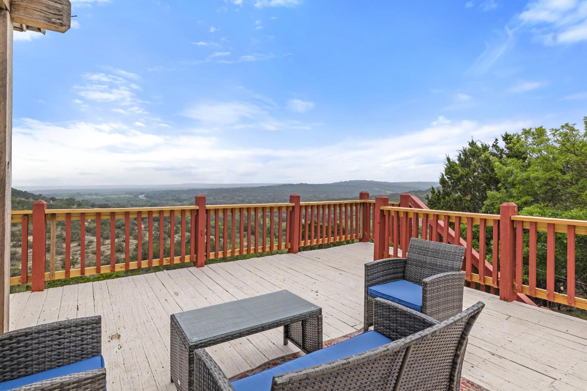 Entire 2Br 2Ba Hilltop View Home Sleeps 7 Pets 4 Acres Jacuzzi Central Ac Kingbeds Free Wifi-Parking Kitchen Washerdryer Starry Terrace Two Sunset Dining Patios Grill Stovetop Oven Fridge Onsitewoodedhiking Wildlife Coveredpatio4Pets & Birds Singing! Marble Falls Exterior foto